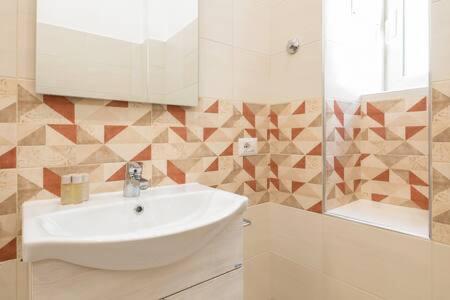רומא Iflat Lovely And Bright 2 Bed Flat Near Termini מראה חיצוני תמונה